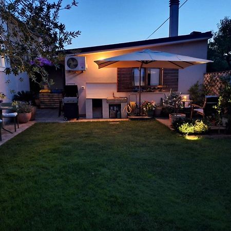 Studio Apartman Lilly With Private Parking In The Yard Of The House Pola Esterno foto