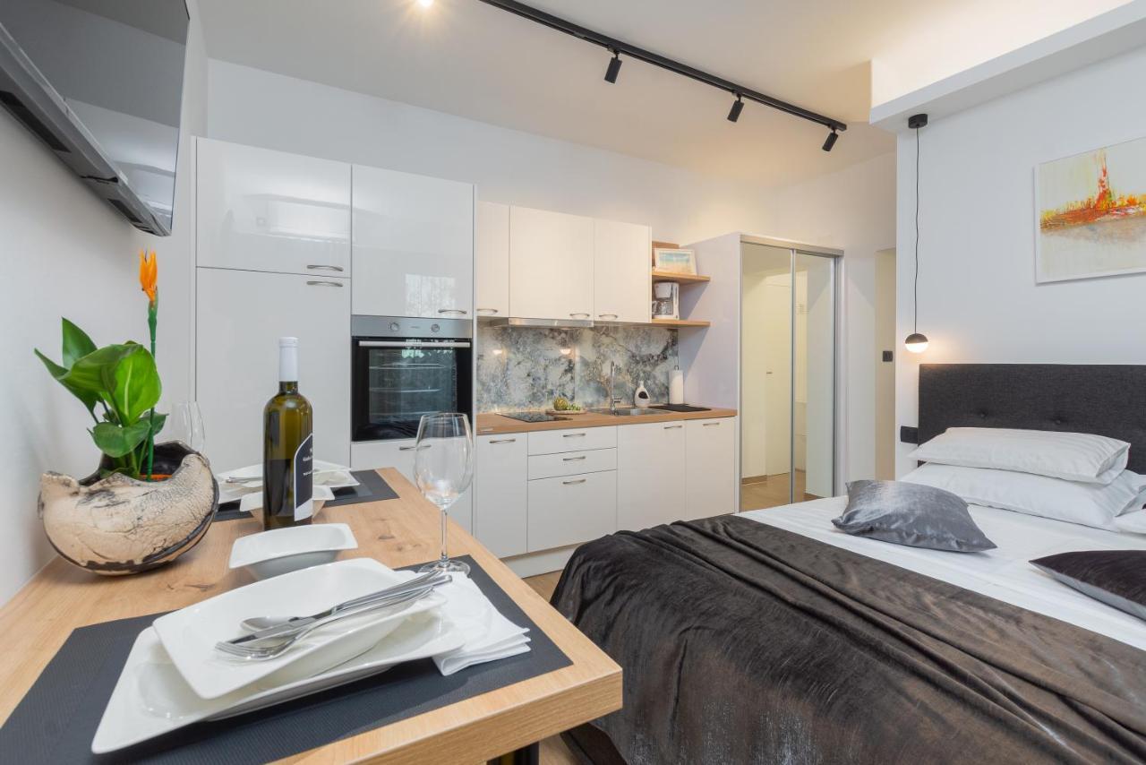 Studio Apartman Lilly With Private Parking In The Yard Of The House Pola Esterno foto