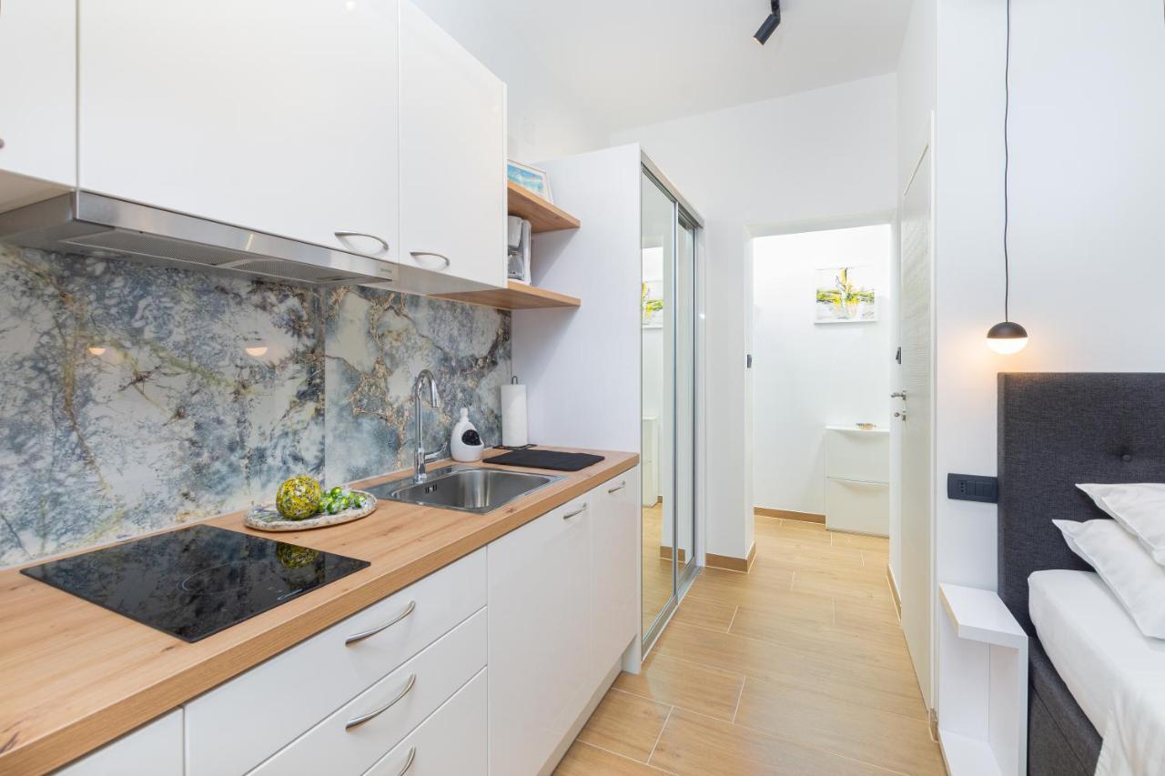Studio Apartman Lilly With Private Parking In The Yard Of The House Pola Esterno foto