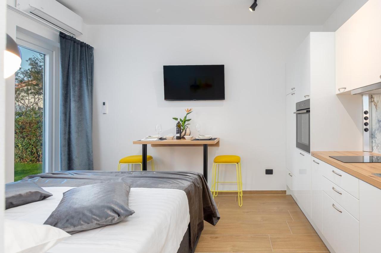 Studio Apartman Lilly With Private Parking In The Yard Of The House Pola Esterno foto