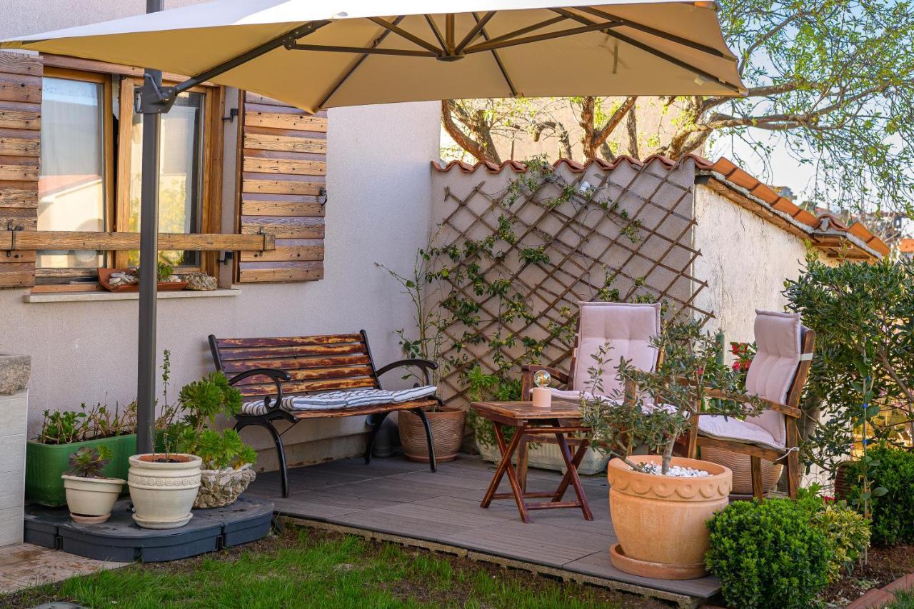 Studio Apartman Lilly With Private Parking In The Yard Of The House Pola Esterno foto