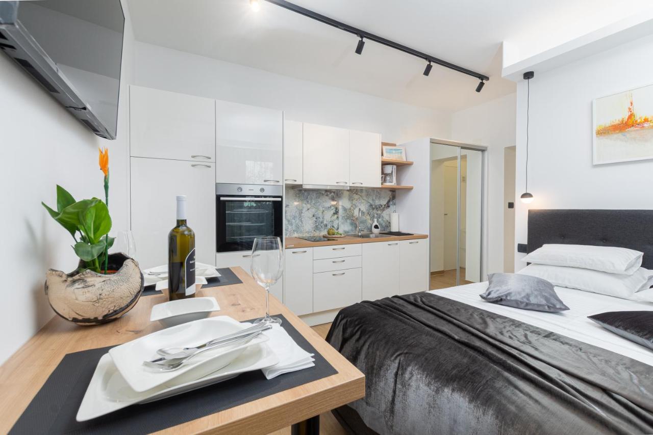 Studio Apartman Lilly With Private Parking In The Yard Of The House Pola Esterno foto