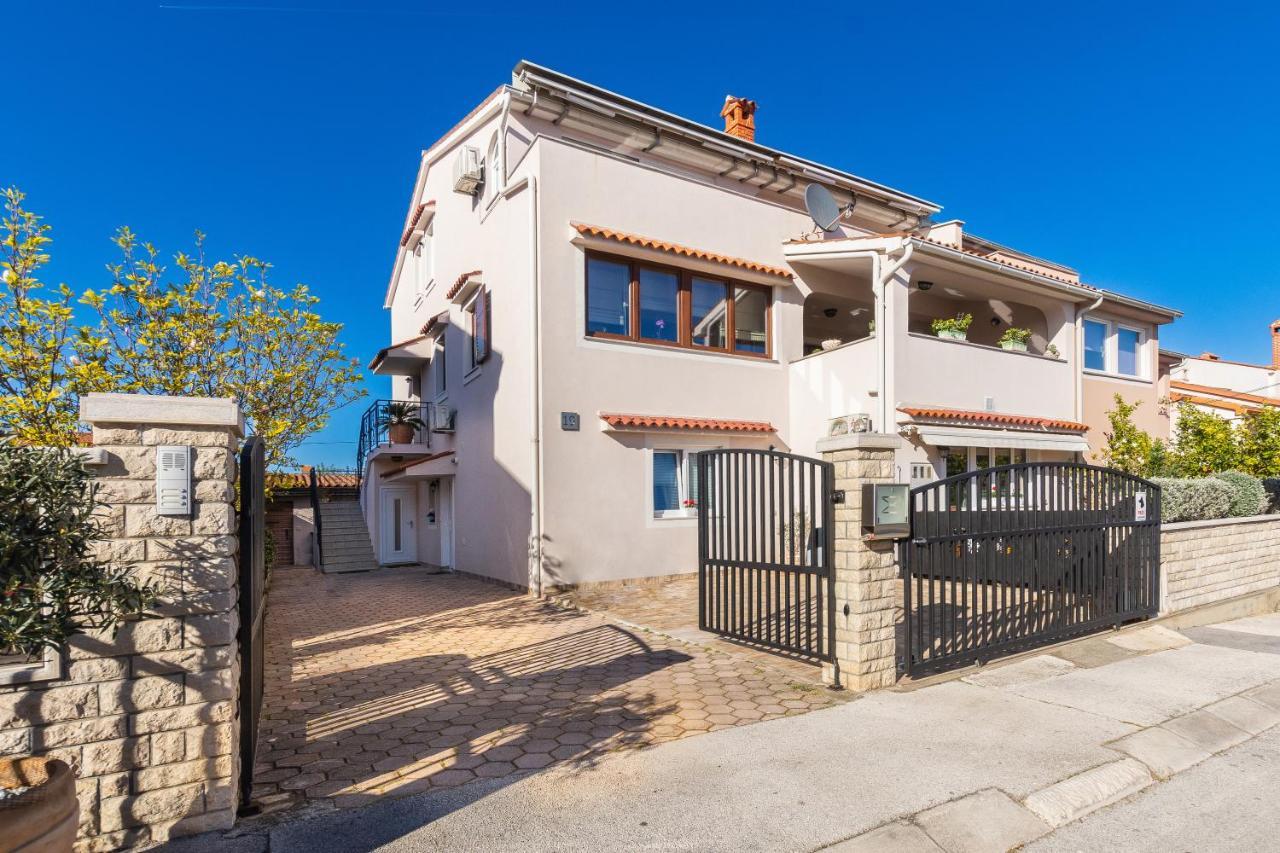 Studio Apartman Lilly With Private Parking In The Yard Of The House Pola Esterno foto