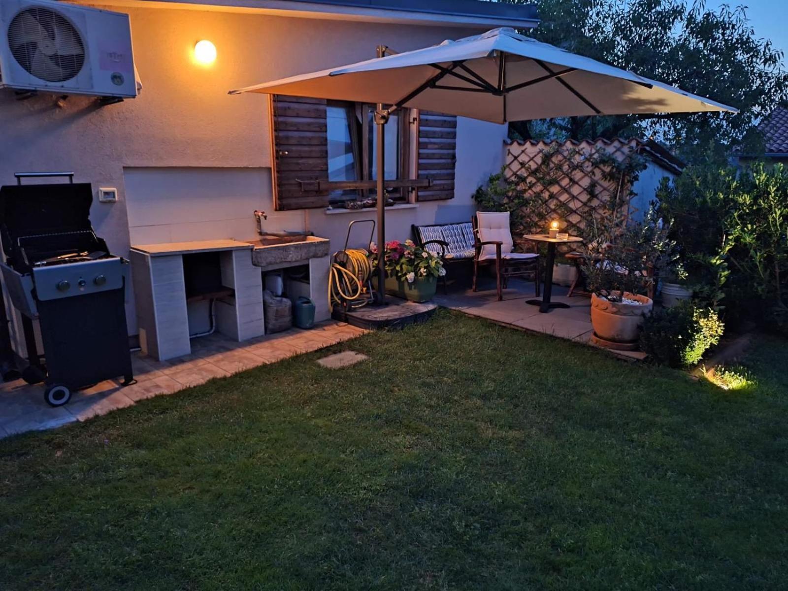Studio Apartman Lilly With Private Parking In The Yard Of The House Pola Esterno foto